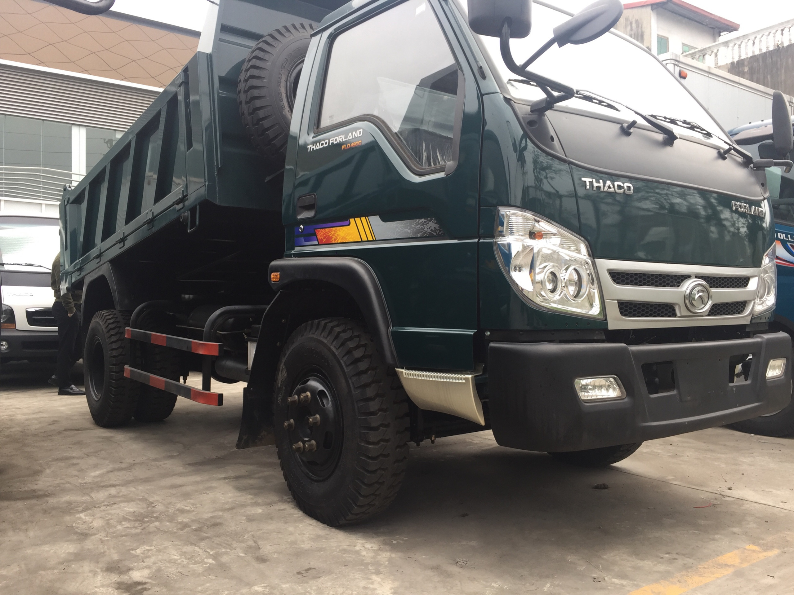 Ứng dụng thực tế của Thaco Forland FLD490C trong vận tải vật liệu xây dựng