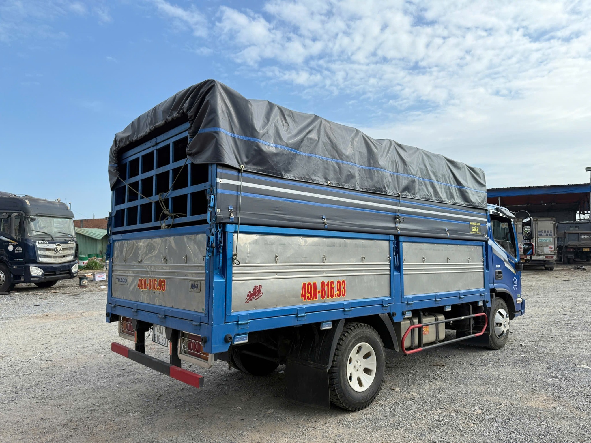 Thaco Foton M4 350 – mẫu xe tải trung được nhiều doanh nghiệp lựa chọn nhờ động cơ Cummins, nội thất hiện đại và tính năng an toàn cao.