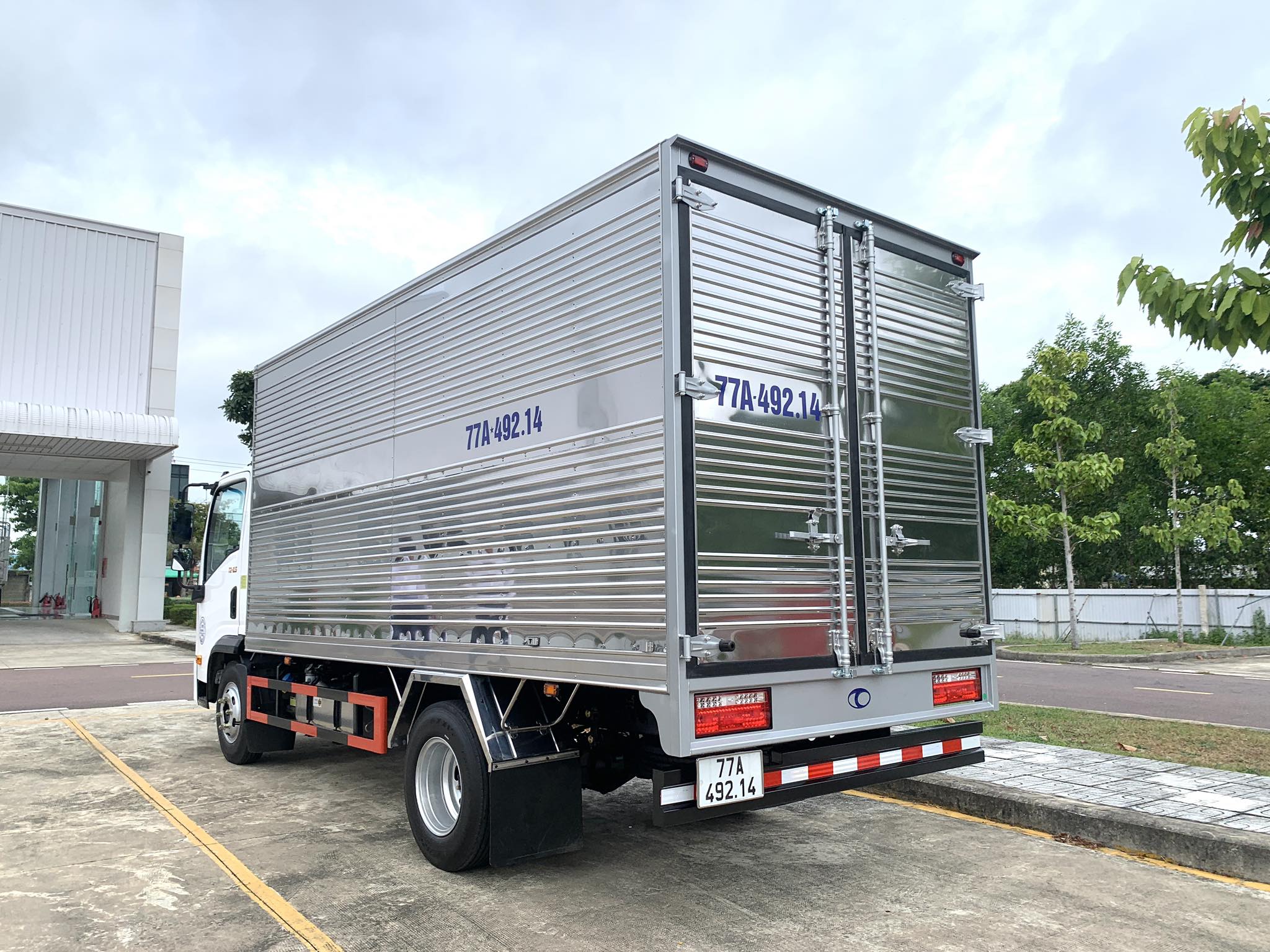 Thaco LINKER T3-6.5 với thiết kế cabin rộng rãi, tiện nghi hướng đến trải nghiệm tài xế Việt Nam.