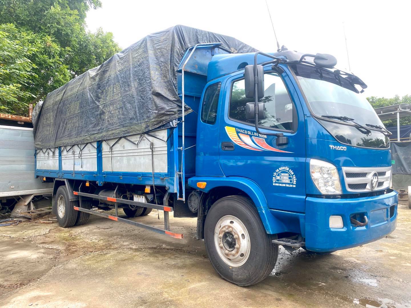 Ollin 900B gắn cẩu Unic 3 tấn – lựa chọn phổ biến của doanh nghiệp vận tải và xây dựng tại Việt Nam.