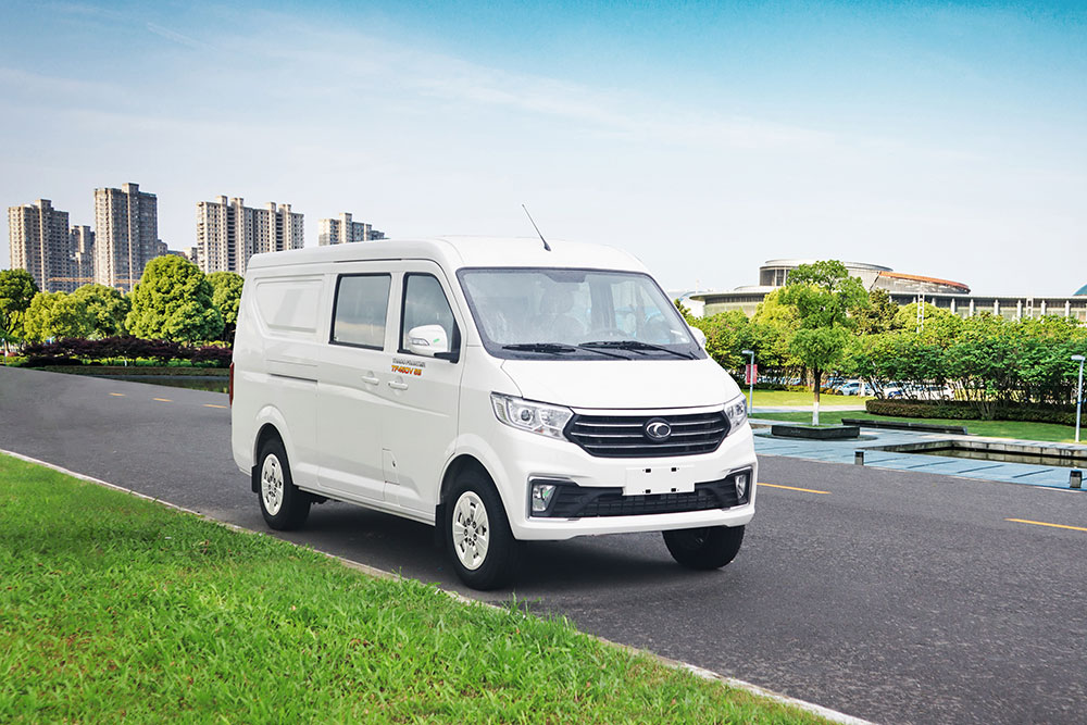 Hình ảnh thực tế xe tải van Thaco TF450 5 chỗ 750kg thùng 1.6 mét