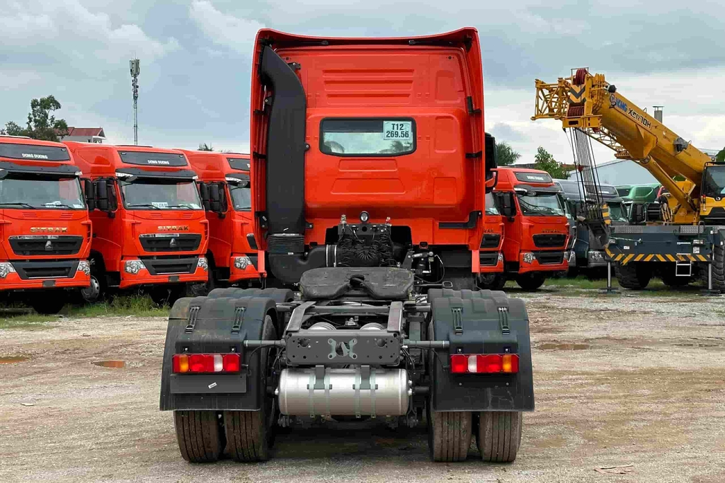 So sánh xe đầu kéo T7H 440 cầu dầu với các đối thủ cạnh tranh