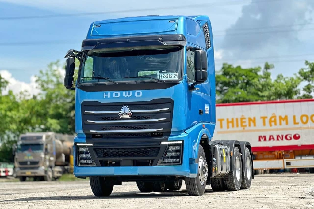Xe Đầu Kéo TH7 LX 460 Cầu Dầu - Ảnh thực tế tại đại lý