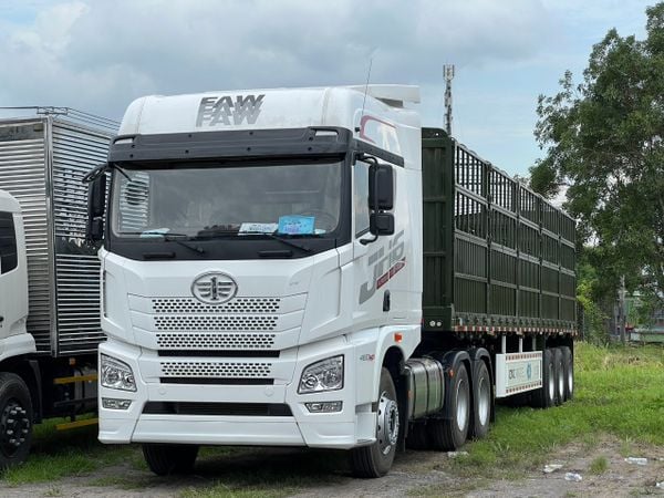 Ngoại thất mạnh mẽ, hiện đại của xe đầu kéo FAW JH6 460HP Cabin JH6.