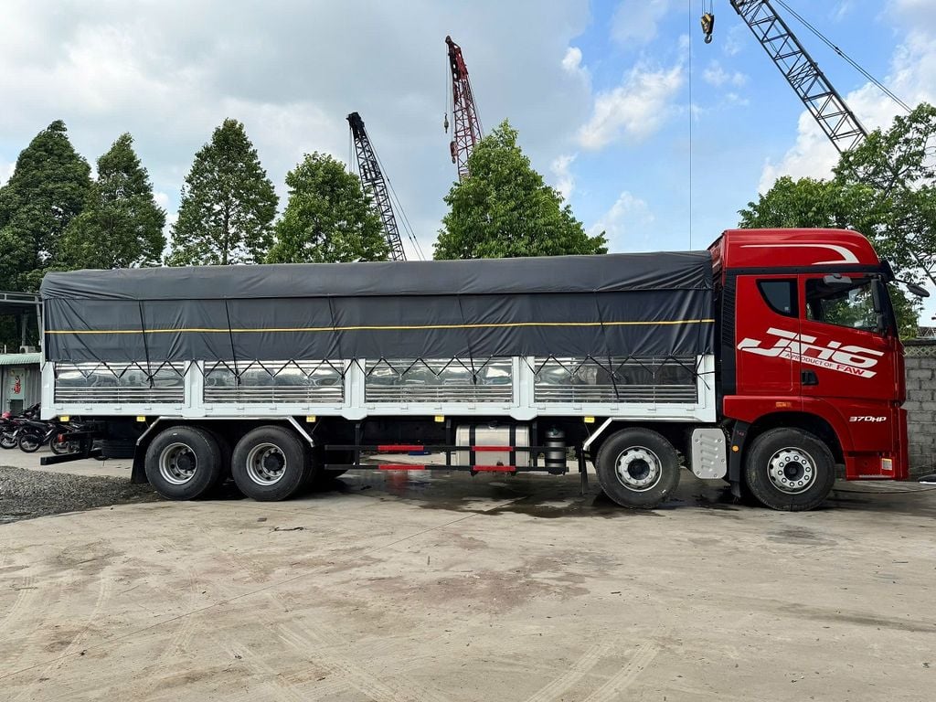 Kích thước lớn – điểm cần lưu ý khi vận hành JH6 8x4