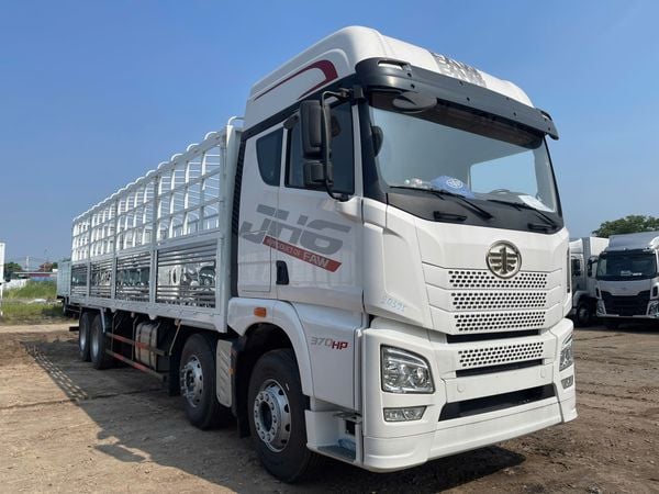 So sánh FAW JH6 8x4 và các đối thủ cùng phân khúc
