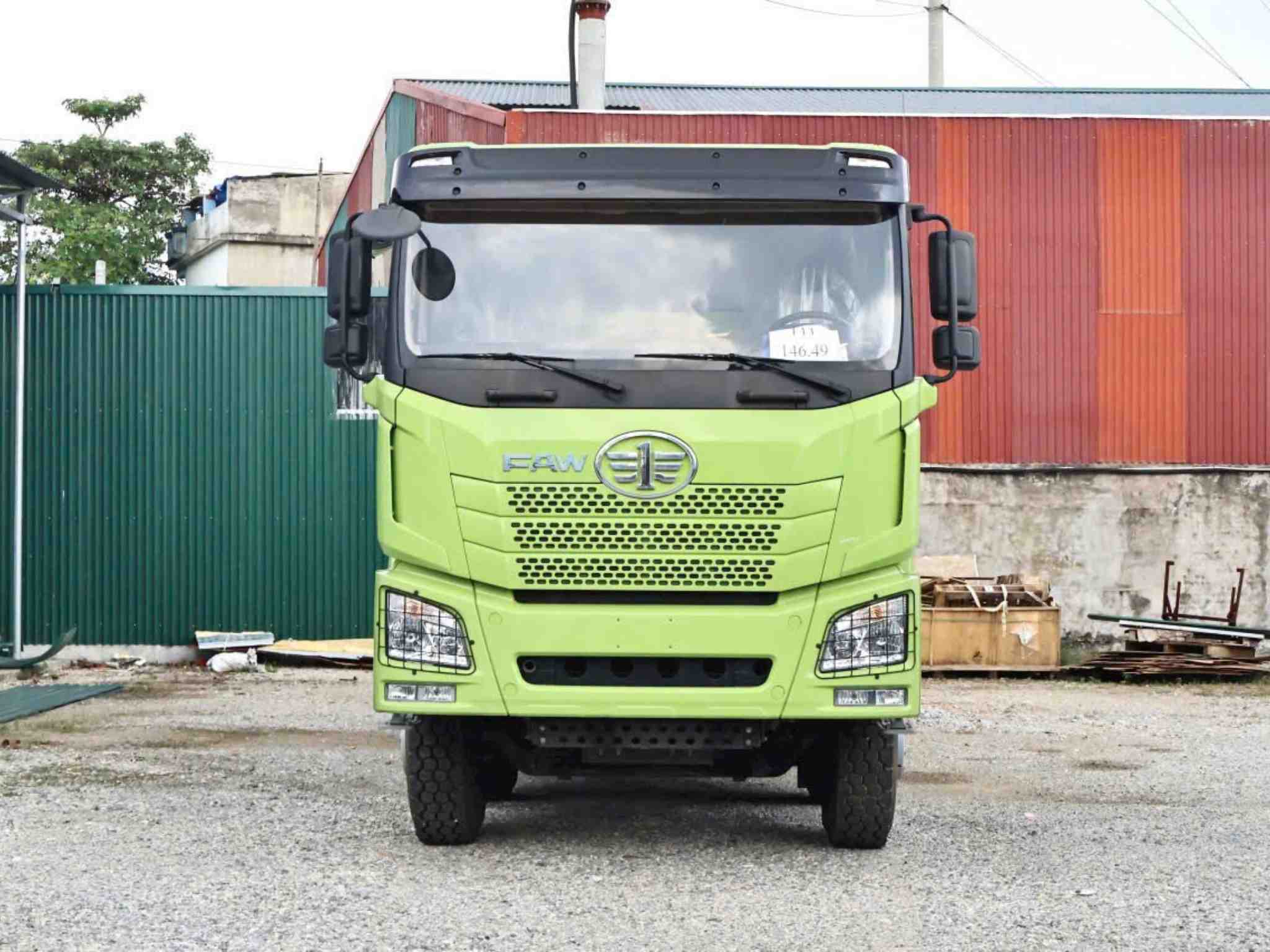 JH6 ben 6×4 ứng dụng đa dạng trong xây dựng, khai thác mỏ