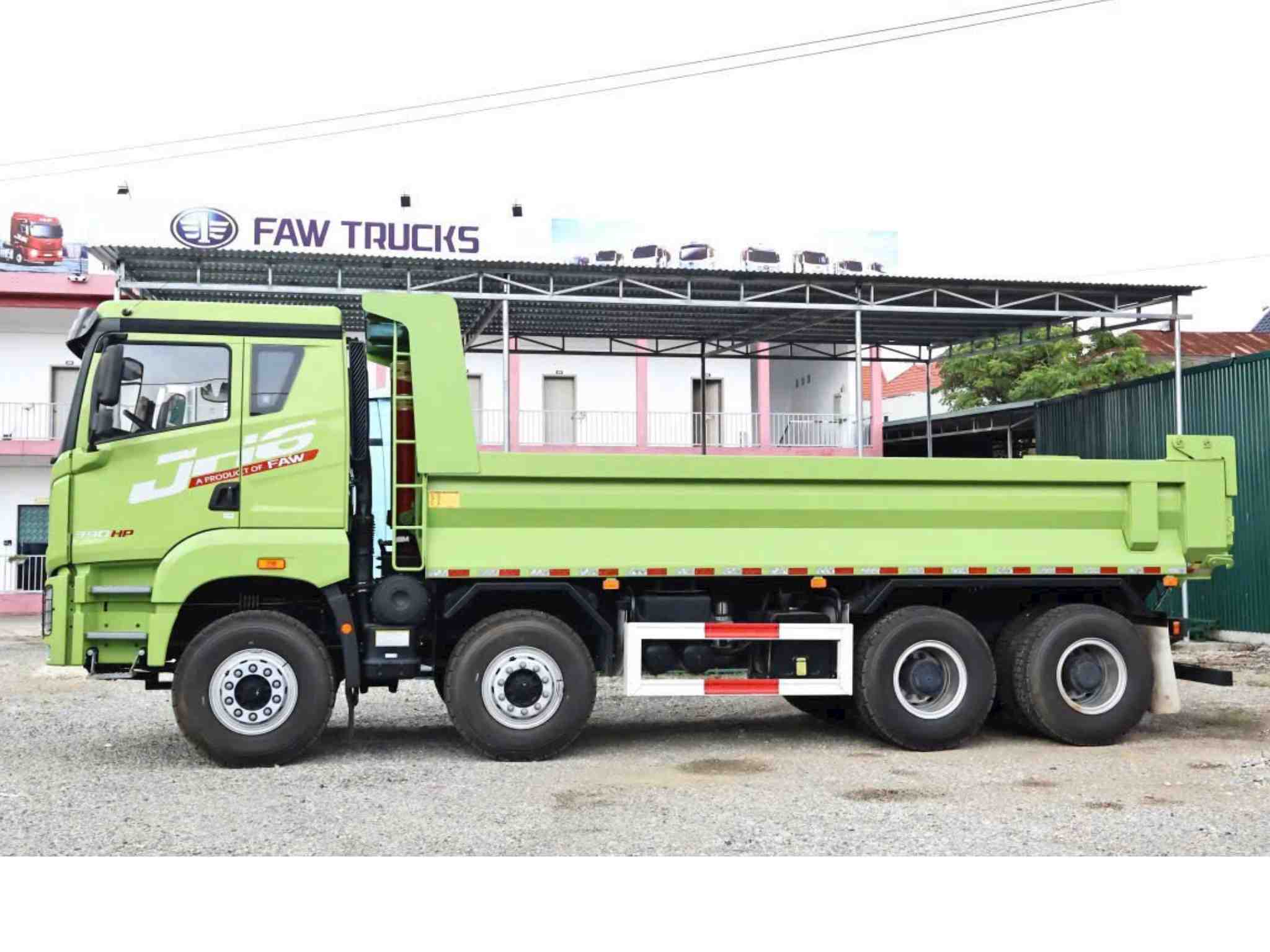 Xe ben Faw 4 chân JH6 390 HP tại Việt Nam – nổi bật với động cơ mạnh mẽ, cabin rộng rãi và hệ thống phanh khí nén an toàn. (Nguồn: xetaihathanh.vn)