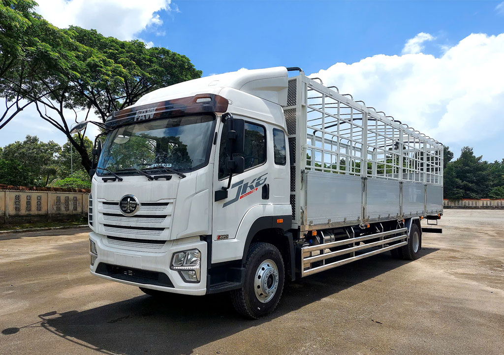 Xe tải thùng JK6 phiên bản 4x2, 6 bánh, thùng rào FAW