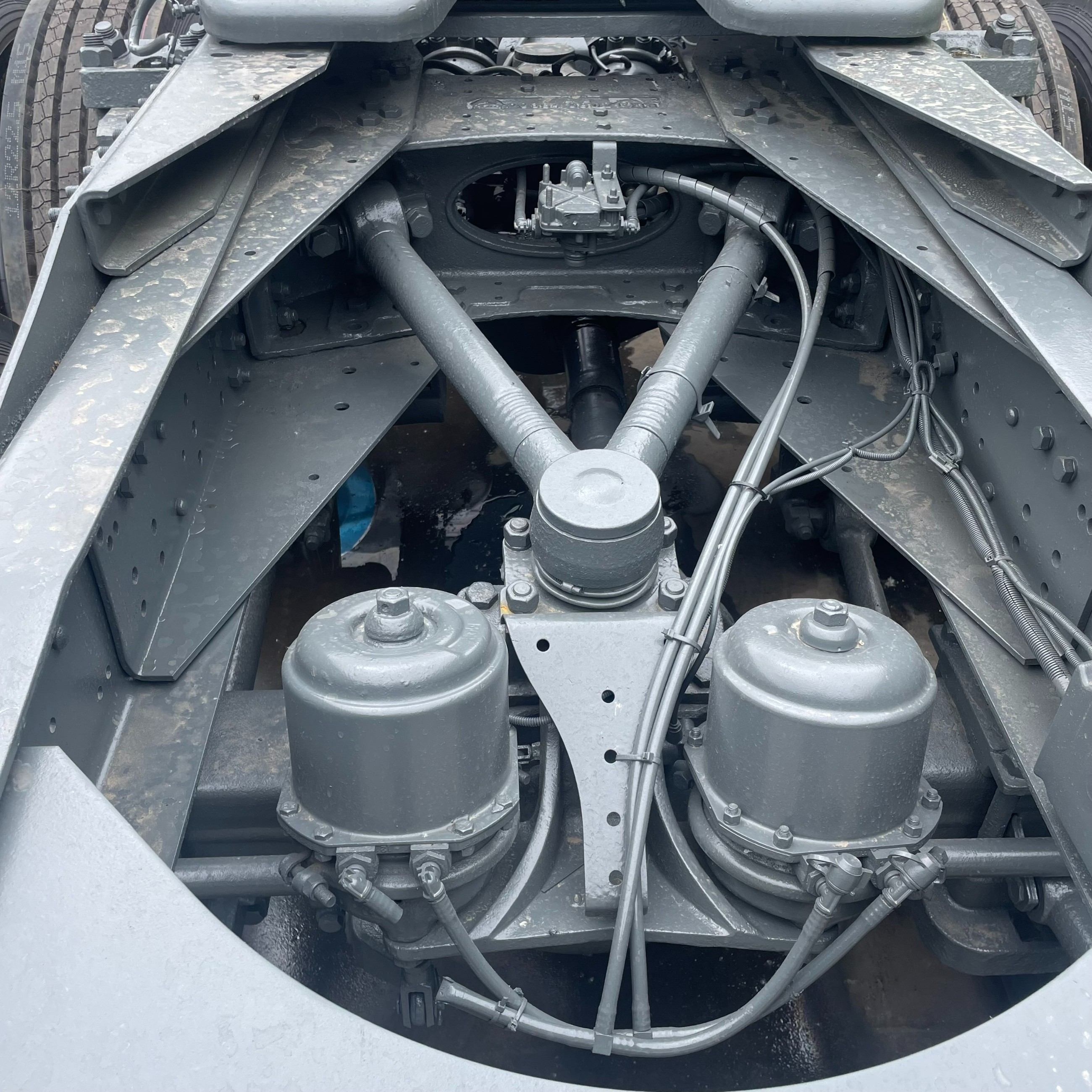 Howo 4 chân 375HP vận hành ổn định, tiết kiệm nhiên liệu