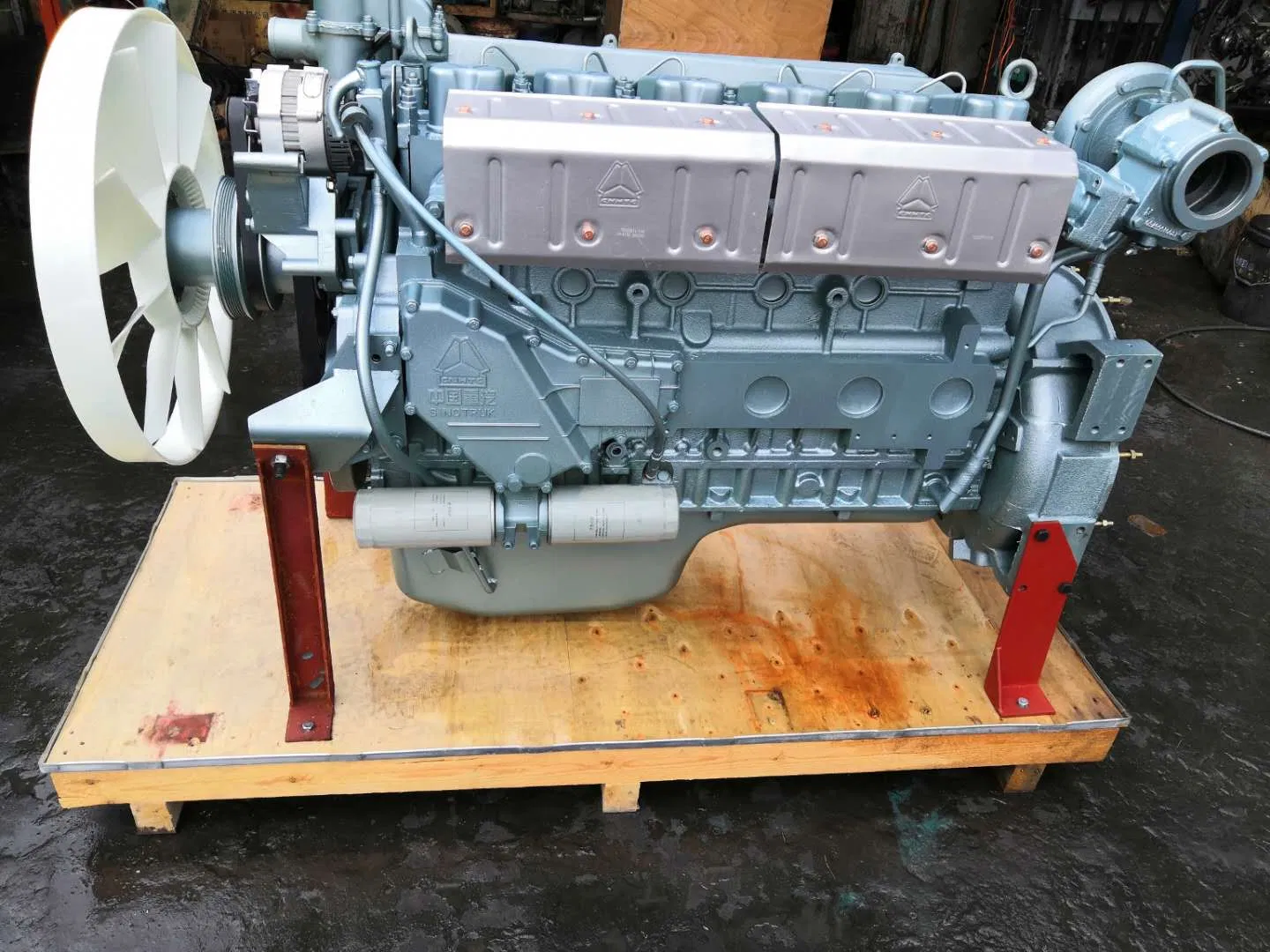 Xe Ben Mỏ HW7D 371 70 Tấn Thùng Đúc tại thị trường Việt Nam với động cơ WD615.47 Diesel 4 kỳ.