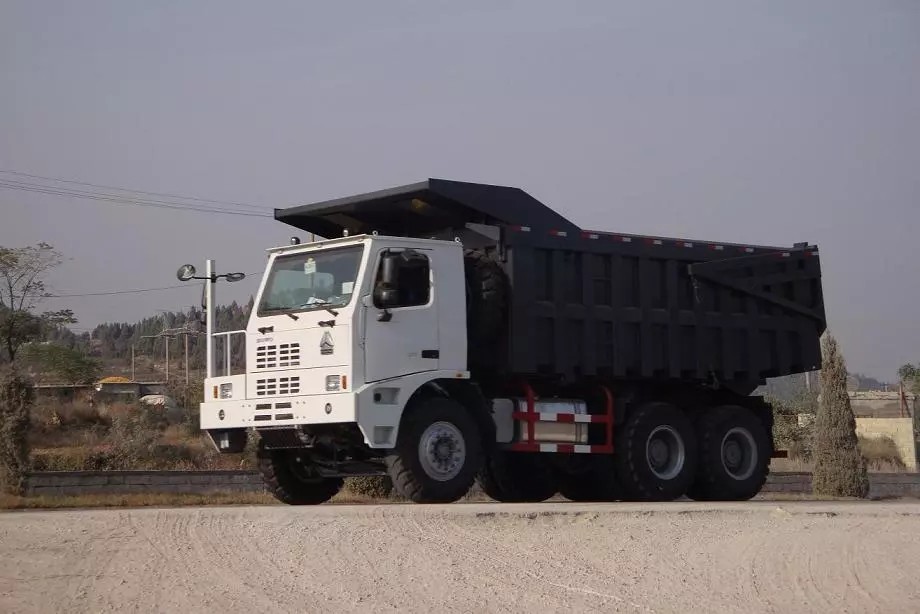 Xe ben mỏ HW7D 371 cạnh tranh với Shacman, Dongfeng, Jac