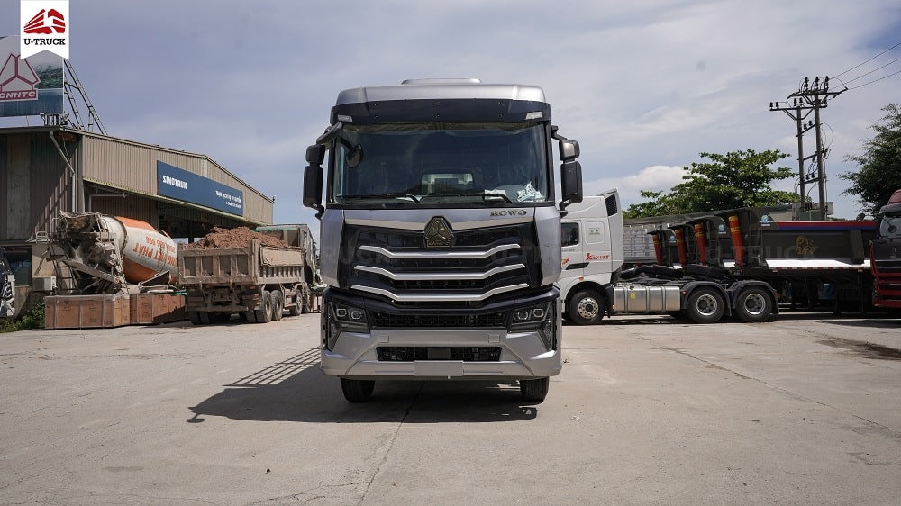 Hình ảnh thực tế xe tải HOWO MAX 280 6x2 khung mui 9m9 tại đại lý (Nguồn: u-truck.vn)