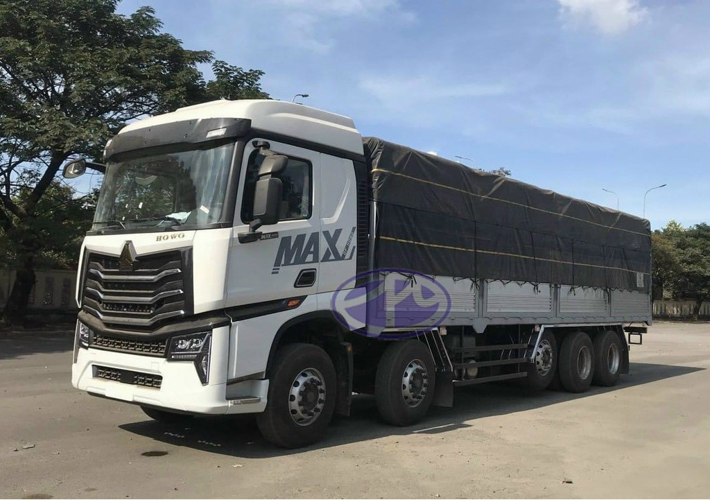 Xe tải thùng MAX 400 8x4 khung mui 9.7m trên đường thử tải
