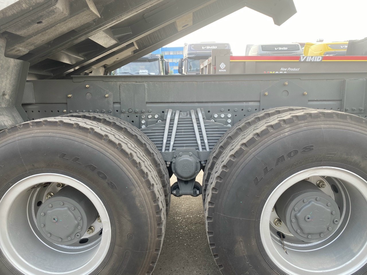 Khả năng vận hành mạnh mẽ, ổn định của xe ben NX350 8x4 thùng đúc