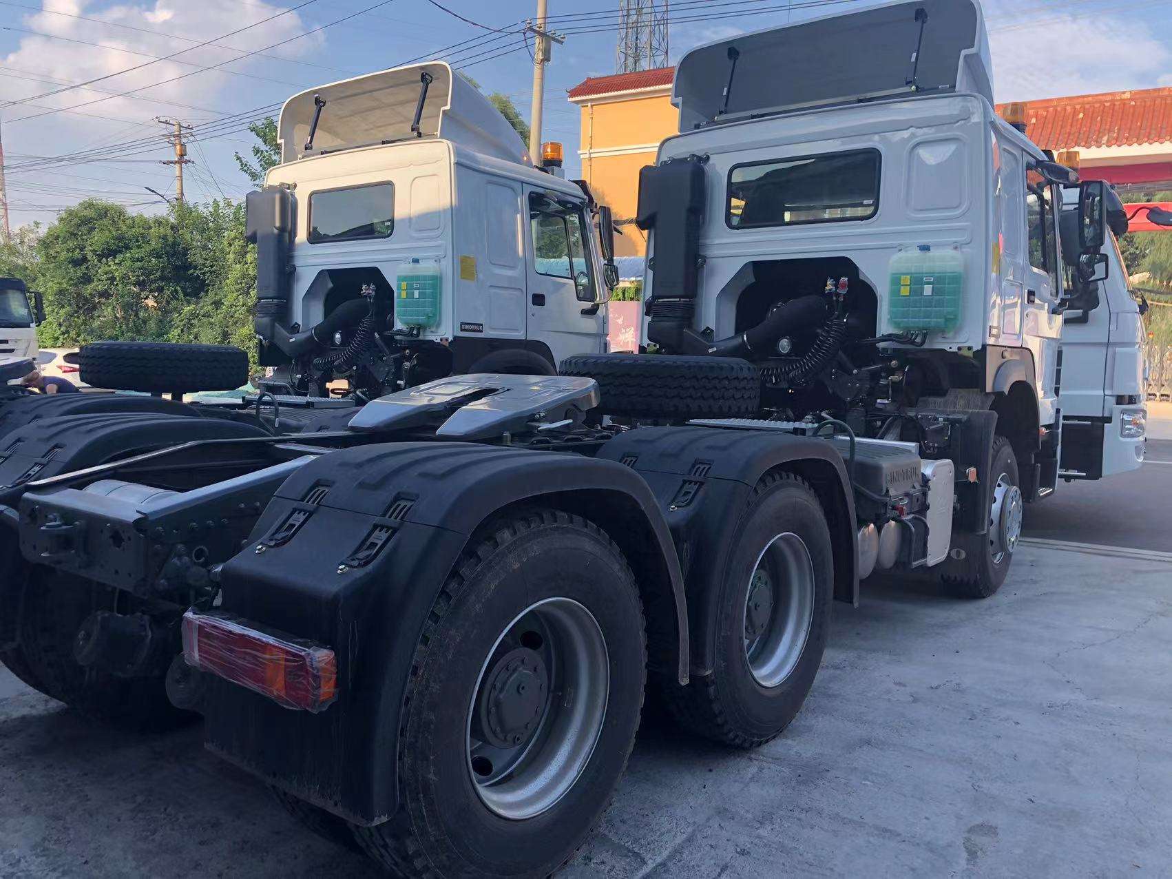 Xe tải ben NX 400 thùng đúc phiên bản 8x4 với thiết kế thùng chắc chắn, phù hợp vận chuyển vật liệu xây dựng và khai thác mỏ tại Việt Nam.