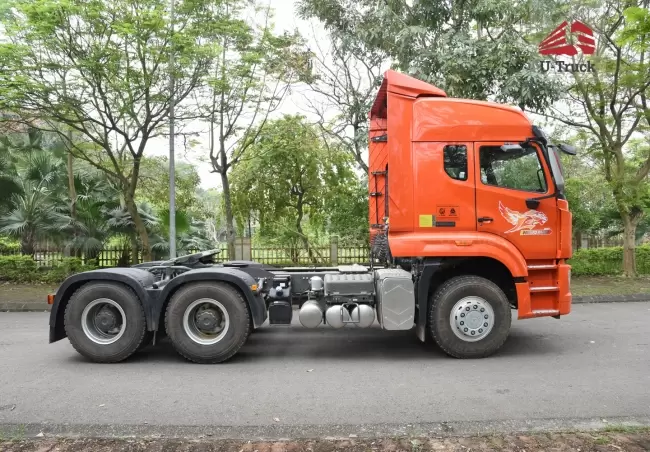Hình ảnh thực tế xe đầu kéo NX 440 Cầu Dầu với ngoại thất mới, thiết kế cabin cao 2 giường và động cơ MAN 440HP. (Nguồn: u-truck.vn)