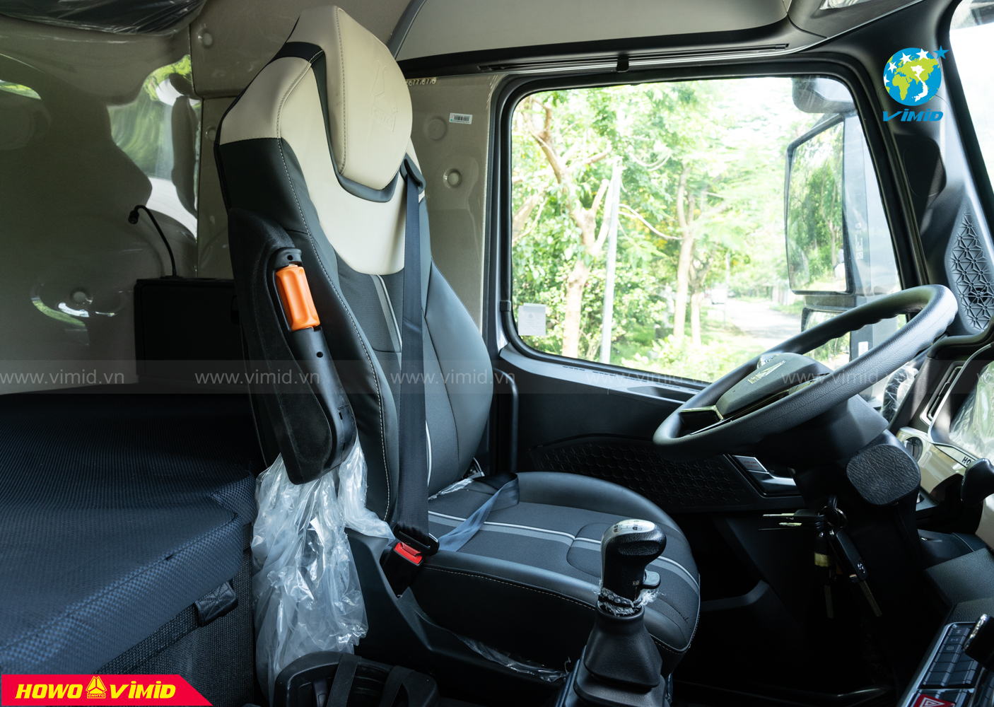 Cabin xe đầu kéo HOWO TH7 LX 460 Cầu Dầu với thiết kế hiện đại, hai giường nằm, trang bị tiện nghi và an toàn chuẩn châu Âu. (Nguồn: vimid.vn)