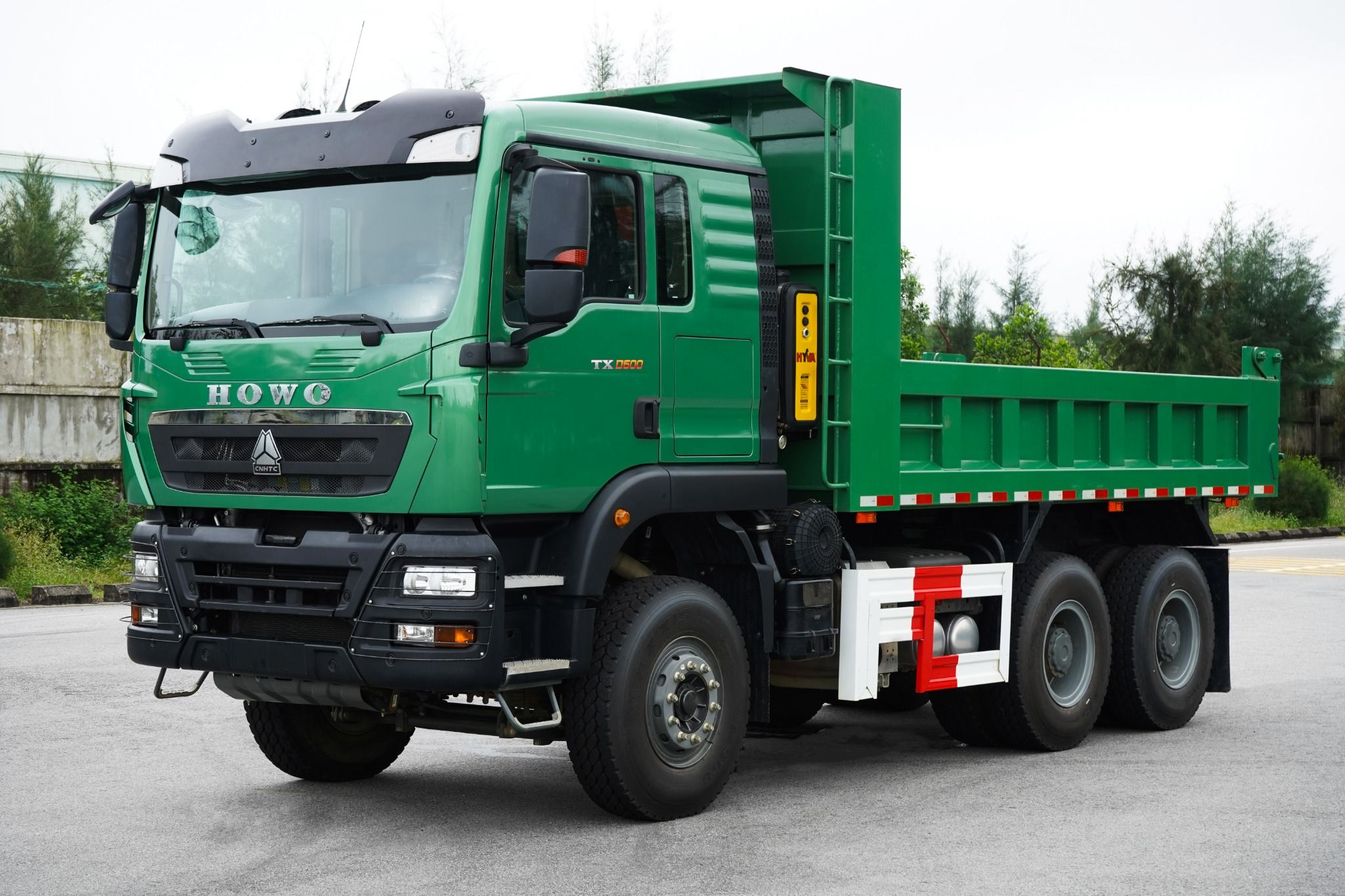 Howo TX D600 3 chân – giải pháp vận tải nặng tối ưu cho doanh nghiệp
