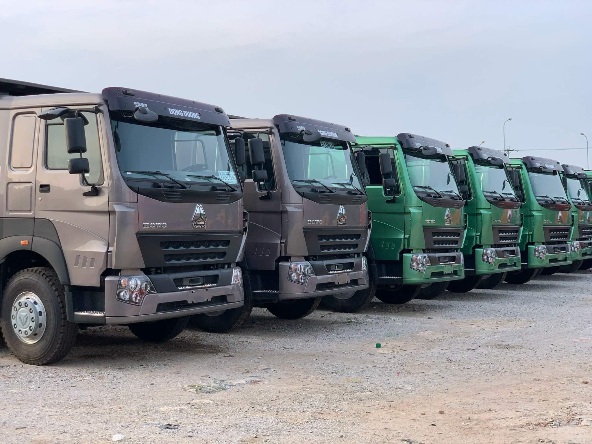 Một số đối thủ cạnh tranh trong phân khúc xe ben 8x4 thùng đúc