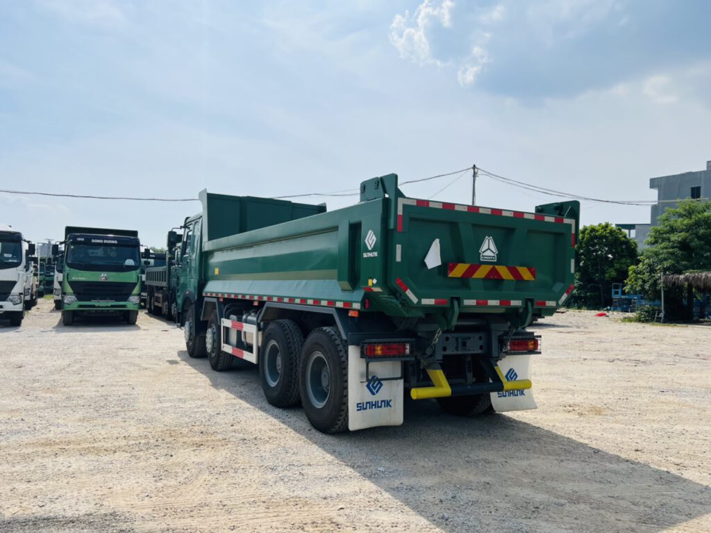 Một số đối thủ cạnh tranh của xe ben V7G 8x4 thùng đúc 910mm