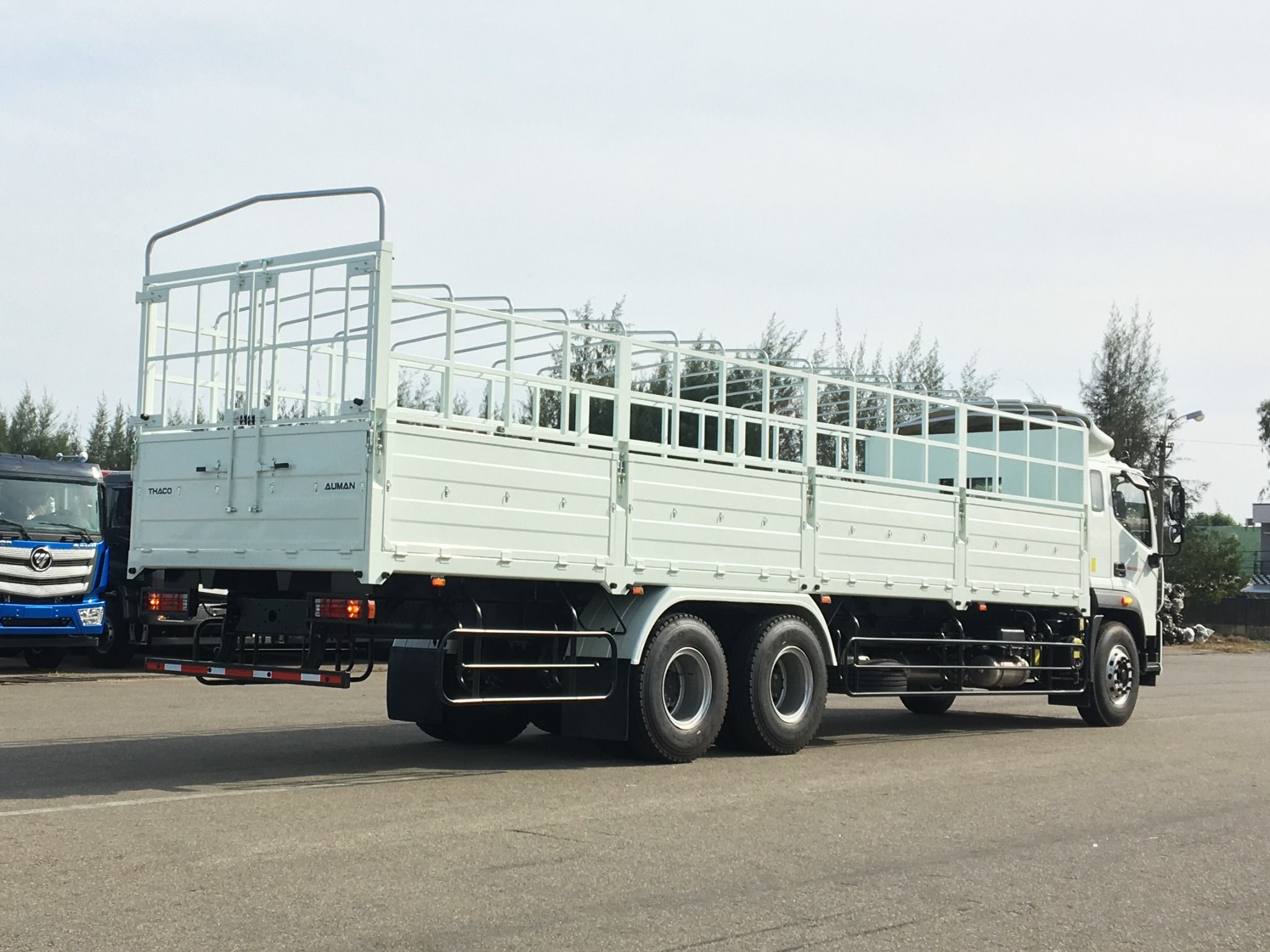 Thaco Auman C1400 (6×4) tải trọng 14 tấn sử dụng thực tế trong vận chuyển hàng hóa tại Việt Nam
