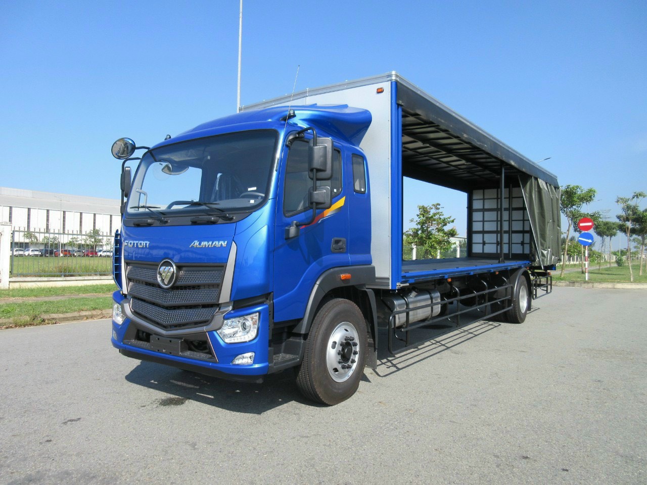Cạnh tranh trực tiếp với Hyundai, Isuzu, Dongfeng, Jac trong phân khúc xe tải thùng dài