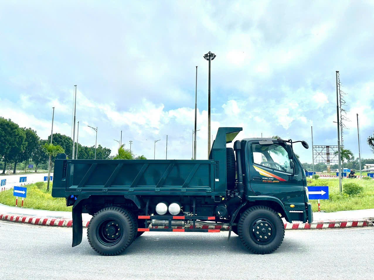 Forland FD120 4WD nổi bật với khả năng chịu tải và vận hành ổn định