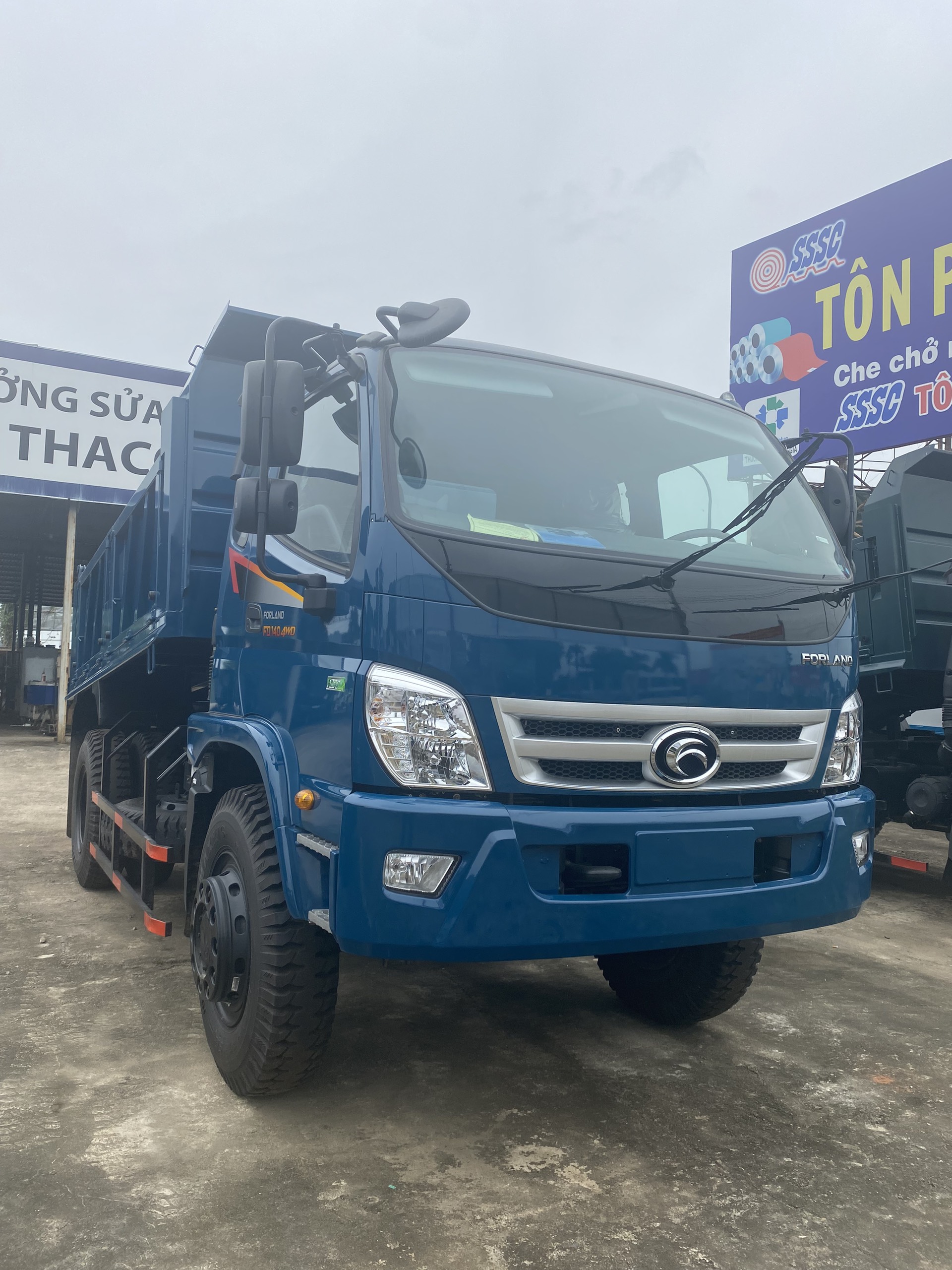 Thaco Forland FD140 - 8 tấn: Xe ben trung cấp, phù hợp vận tải vật liệu xây dựng tại Việt Nam.