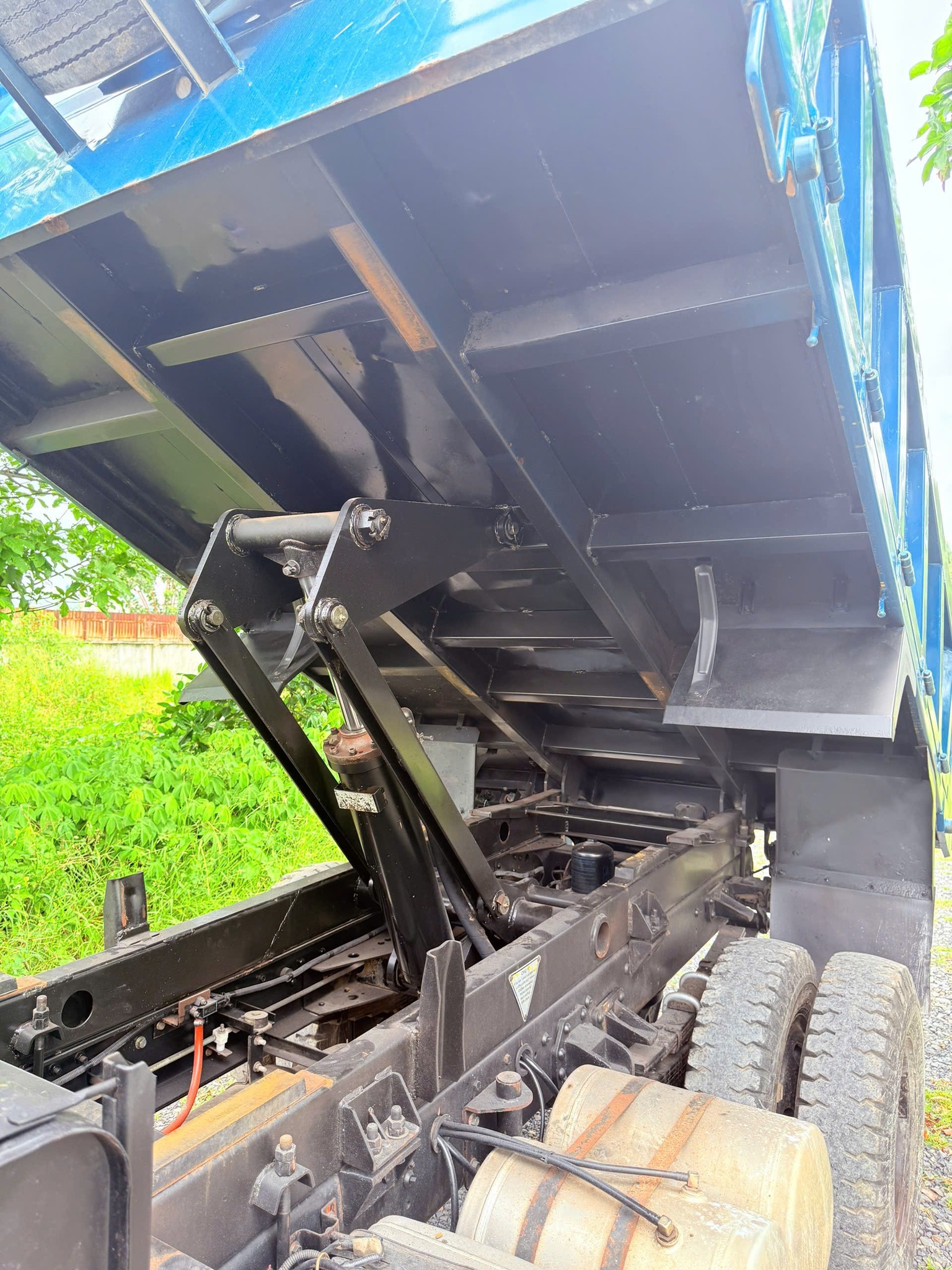 Khung gầm chắc chắn, tiện nghi nội thất, giá thành hợp lý là ưu điểm lớn của Thaco FD350