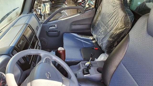 Ngoại thất mạnh mẽ, thùng ben lớn và cabin hiện đại của Thaco Forland FD990 4WD 5 tấn