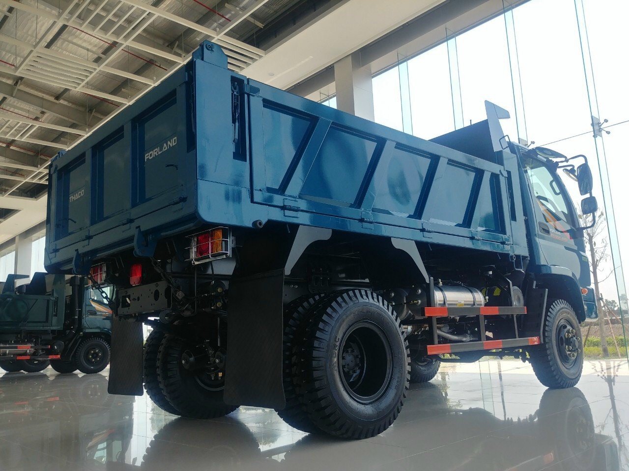 Xe ben Thaco Forland FD990 4WD phù hợp nhiều ứng dụng công trình